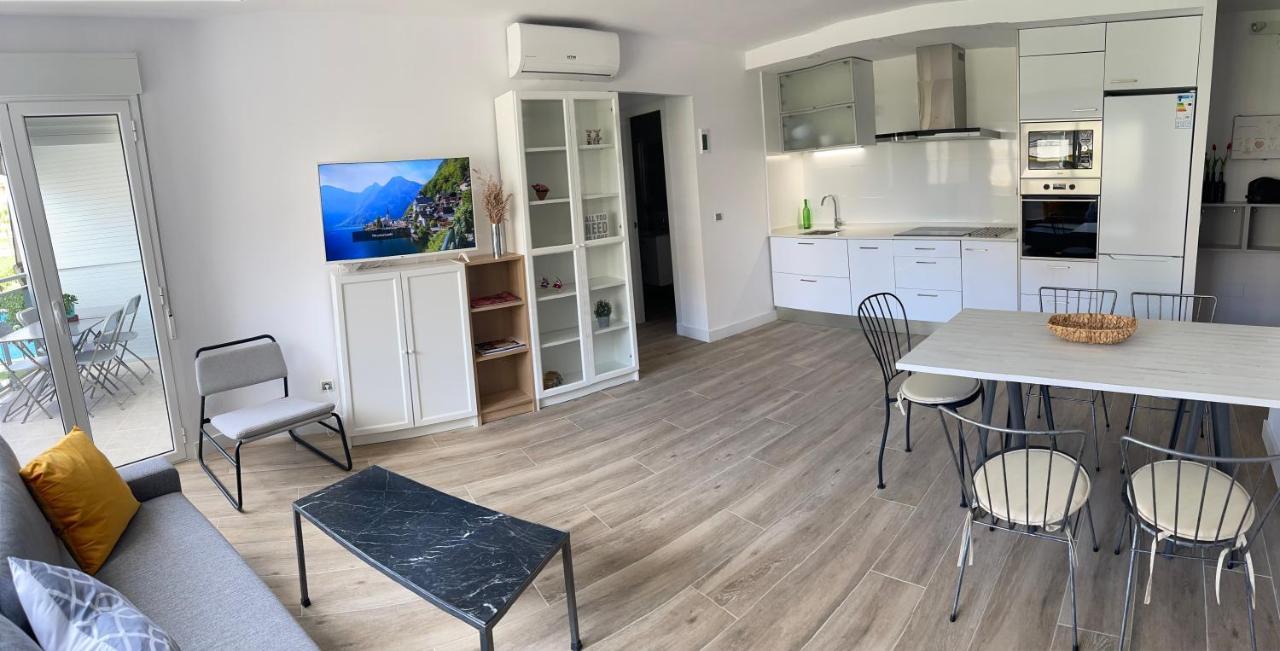 Delux Apartament Салоу Екстериор снимка