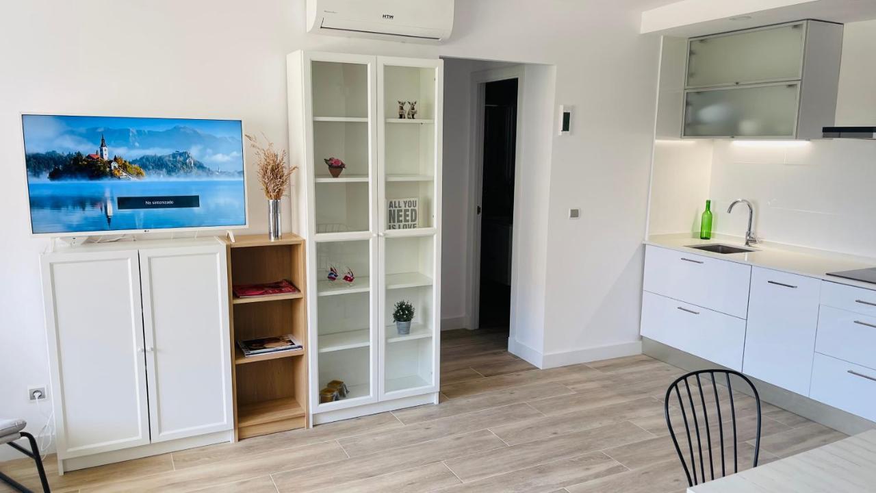Delux Apartament Салоу Екстериор снимка