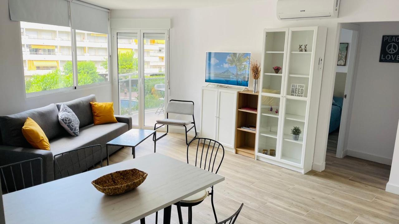 Delux Apartament Салоу Екстериор снимка