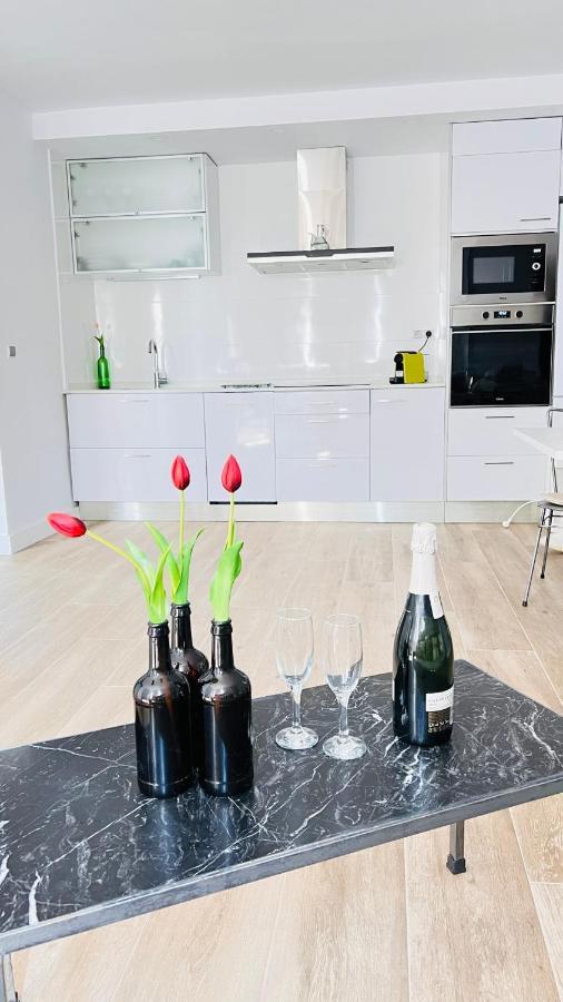 Delux Apartament Салоу Екстериор снимка