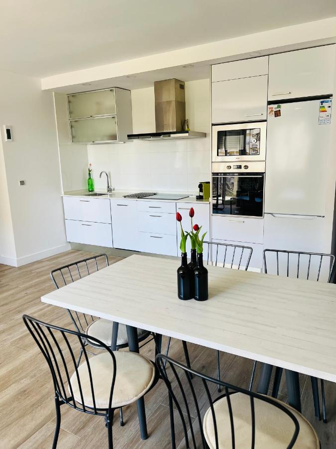Delux Apartament Салоу Екстериор снимка