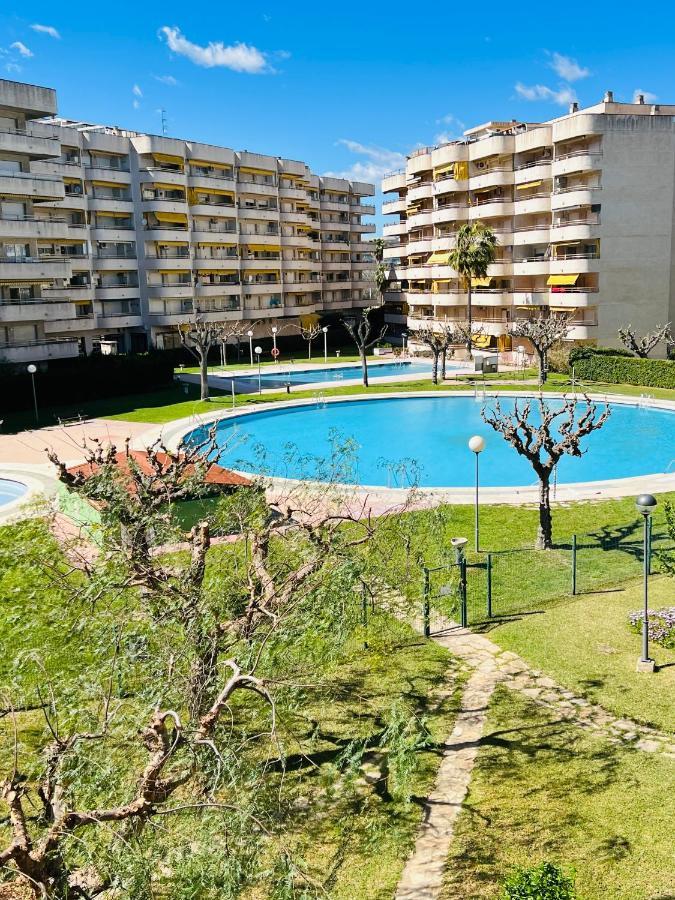 Delux Apartament Салоу Екстериор снимка