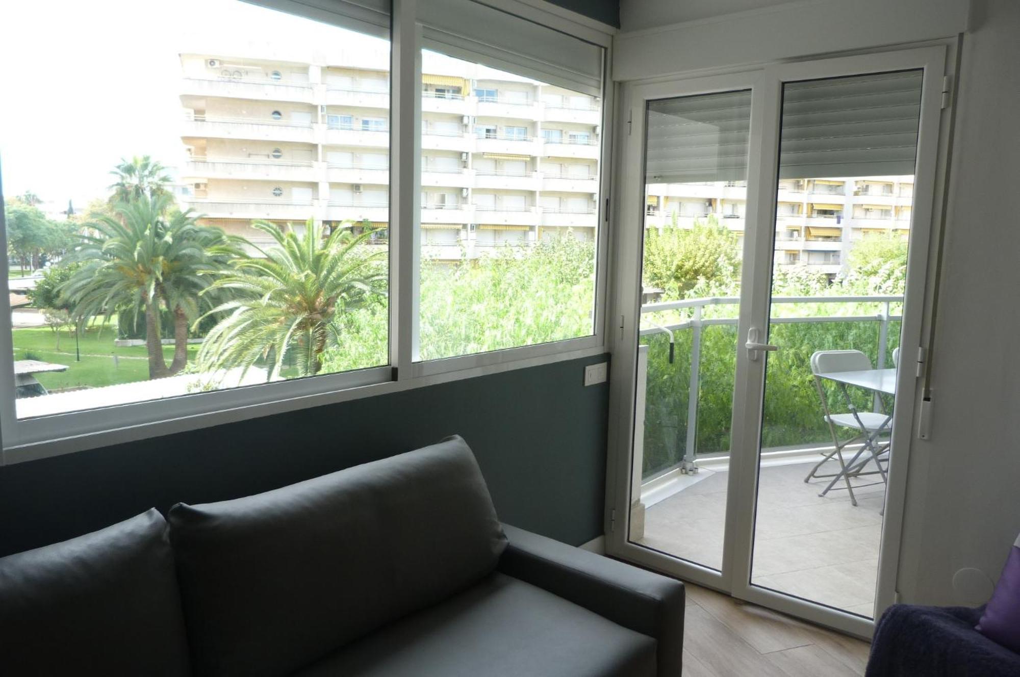 Delux Apartament Салоу Екстериор снимка