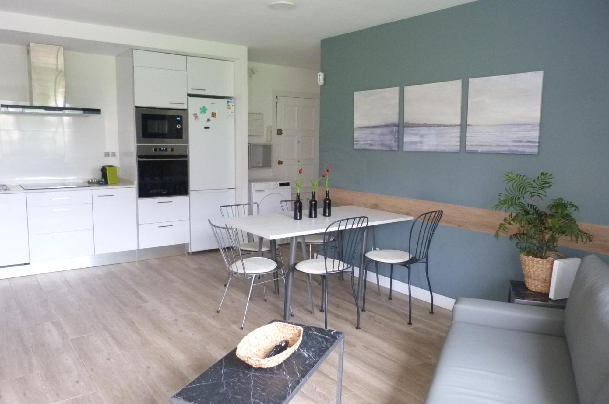 Delux Apartament Салоу Екстериор снимка